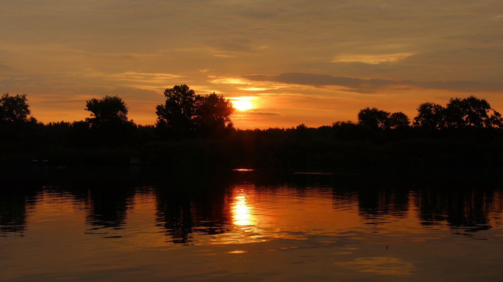Canon EOS 700D (EOS Rebel T5i / EOS Kiss X7i) sample photo. Sunset, sky, clouds photography