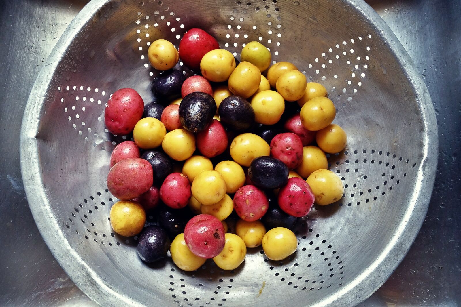 Samsung Galaxy S5 sample photo. Potatoes, colorful, purple photography