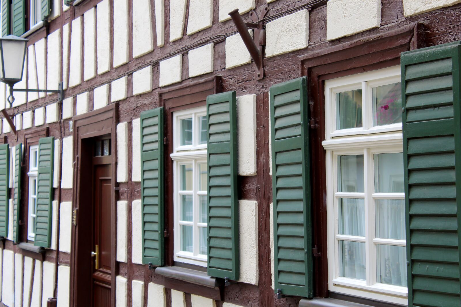 Canon EOS 1300D (EOS Rebel T6 / EOS Kiss X80) sample photo. Bamberg, facade, truss photography