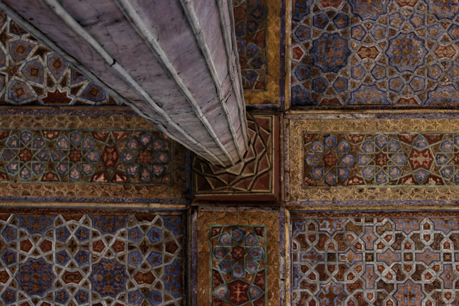 Canon EOS 100D (EOS Rebel SL1 / EOS Kiss X7) sample photo. Architecture, old, pattern photography