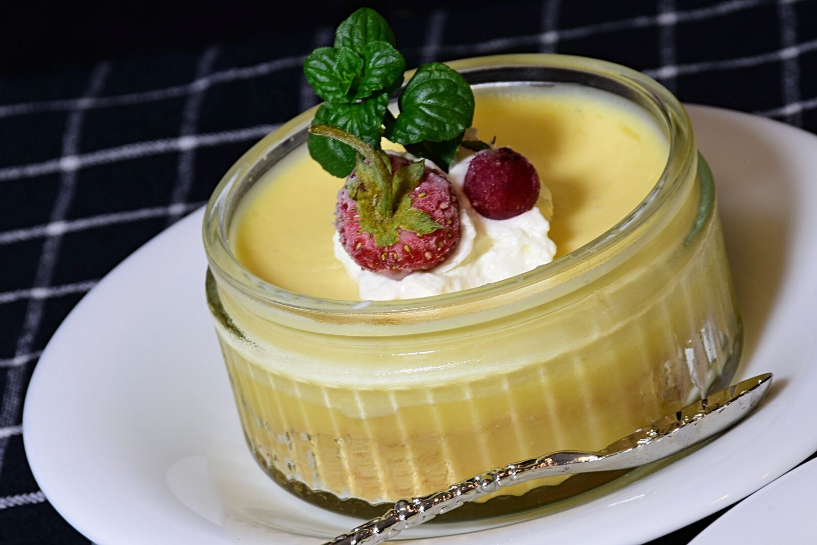 Nikon D7200 sample photo. Dessert, cream, lemon photography