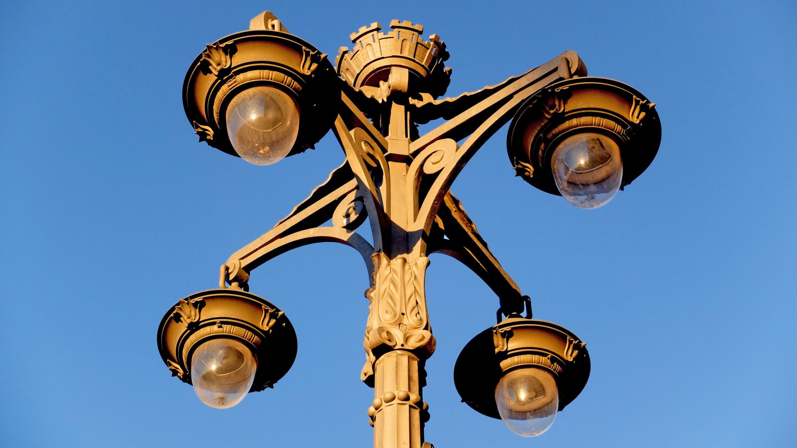 Fujifilm X30 sample photo. Lighting, light, street light photography