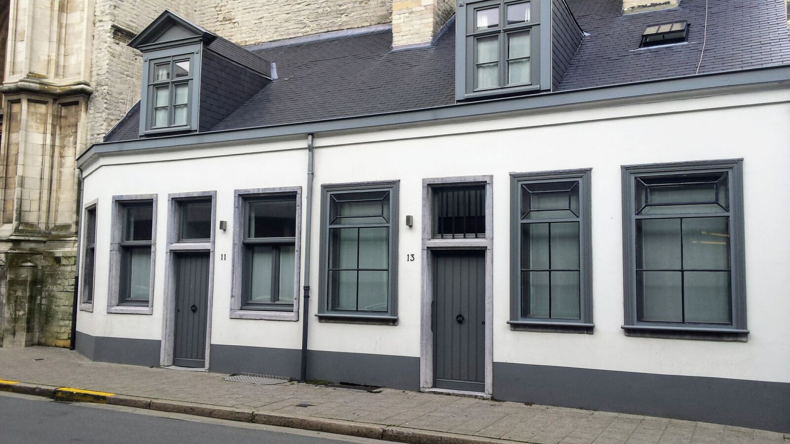 Samsung Galaxy S4 sample photo. House, facade, old buildings photography