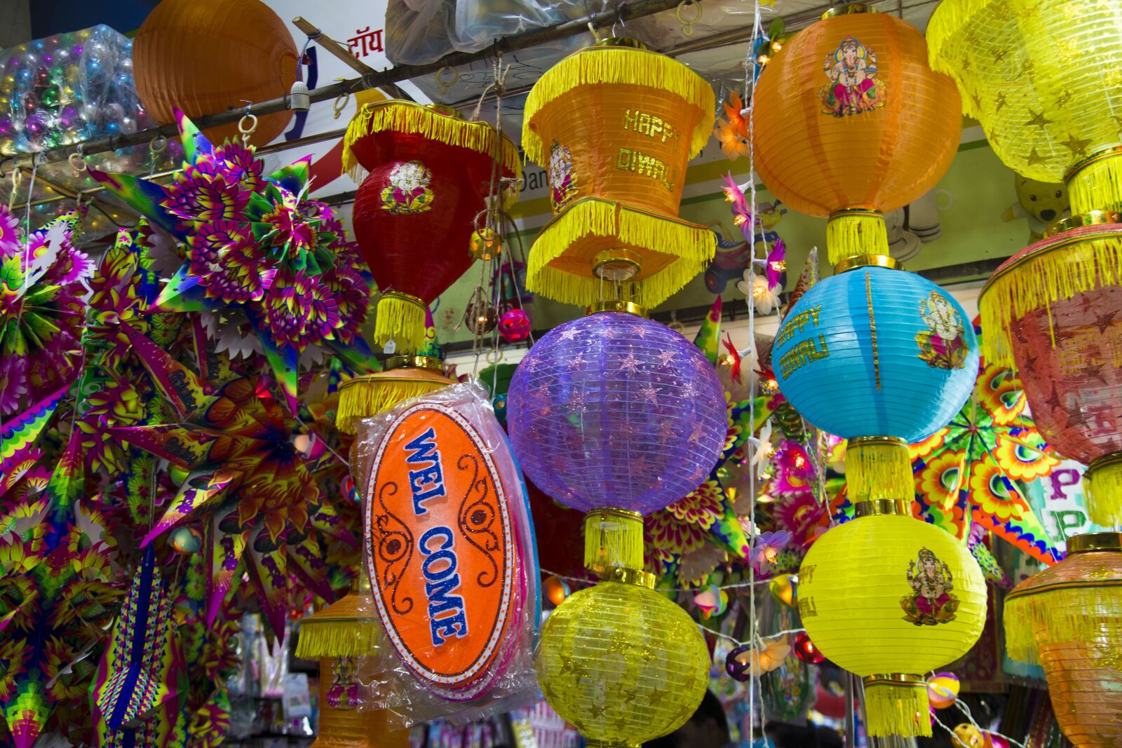 Canon EOS 6D + Canon EF 24-105mm F4L IS USM sample photo. Festival, lanterns, diwali photography
