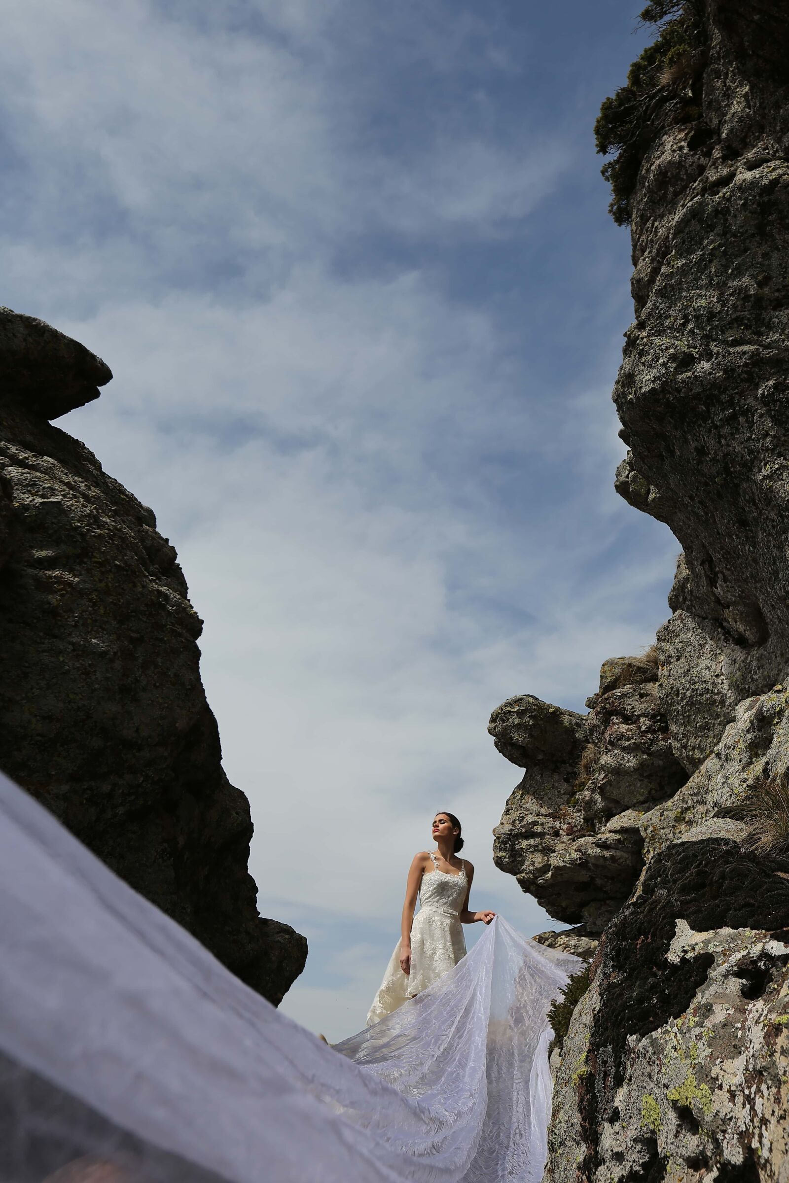 Canon EF 16-35mm F2.8L II USM sample photo. Narrow, rocks, woman, wedding photography