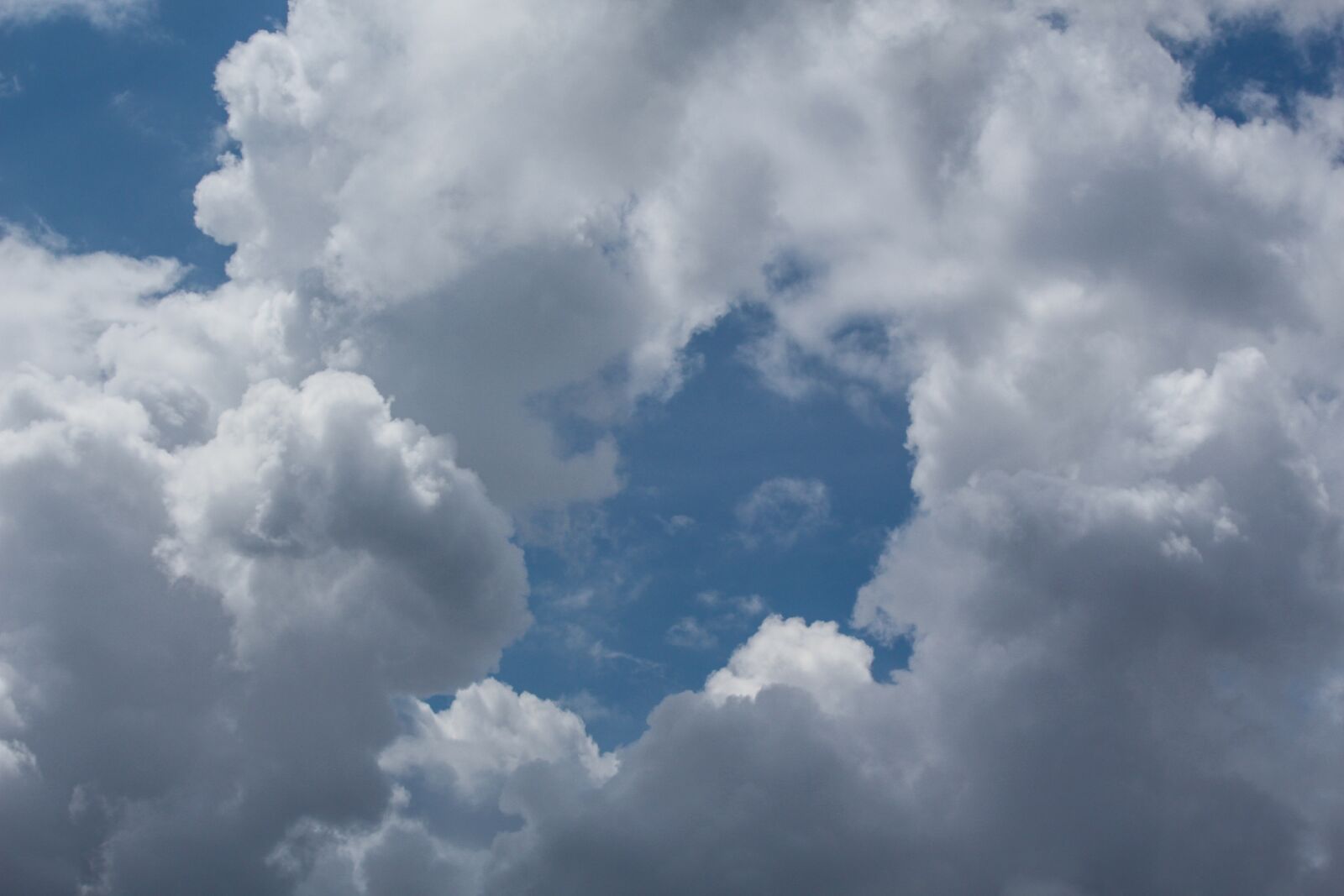 Canon EOS 650D (EOS Rebel T4i / EOS Kiss X6i) sample photo. Sky, air, puff photography