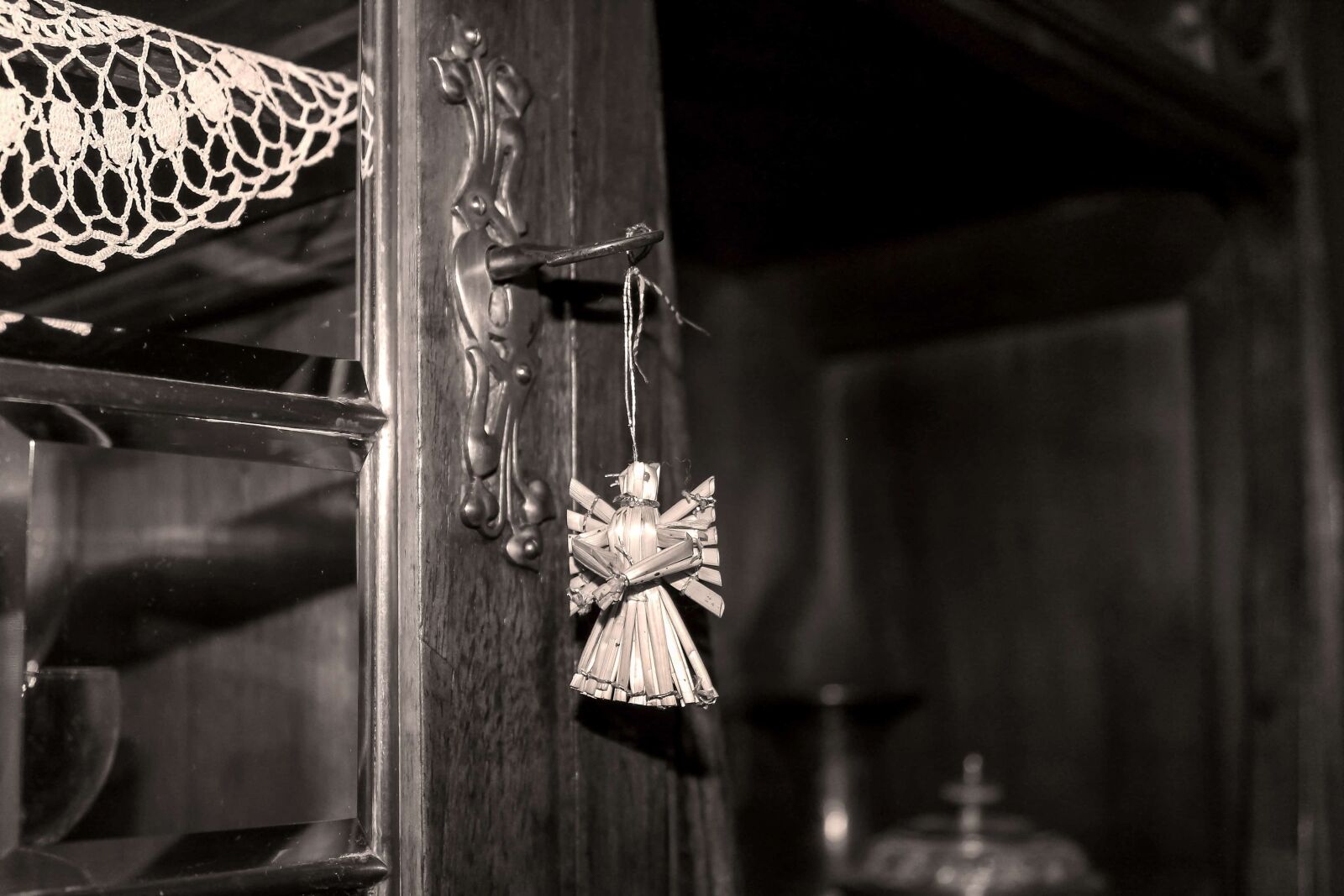 Canon EOS 1100D (EOS Rebel T3 / EOS Kiss X50) sample photo. Wood, lock, key, object photography