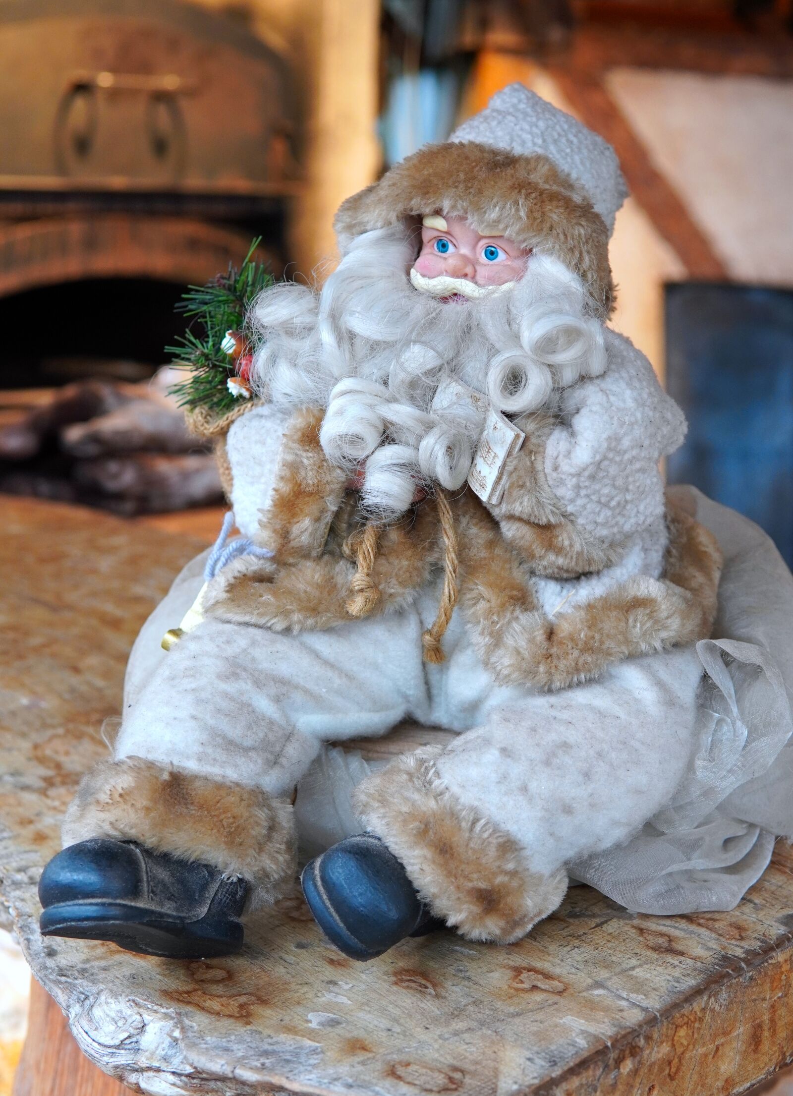 30mm F1.4 DC DN | Contemporary 016 sample photo. Santa claus, christmas time photography
