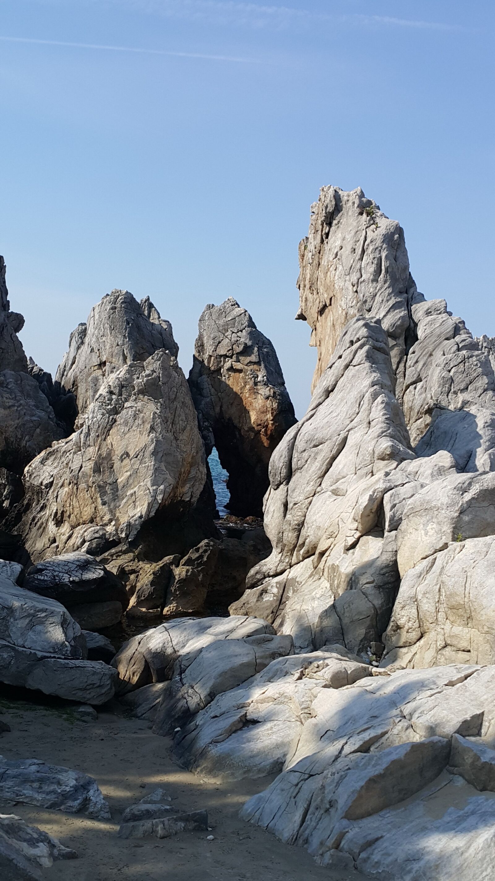 Samsung Galaxy Note4 sample photo. Rock, sea, beach photography