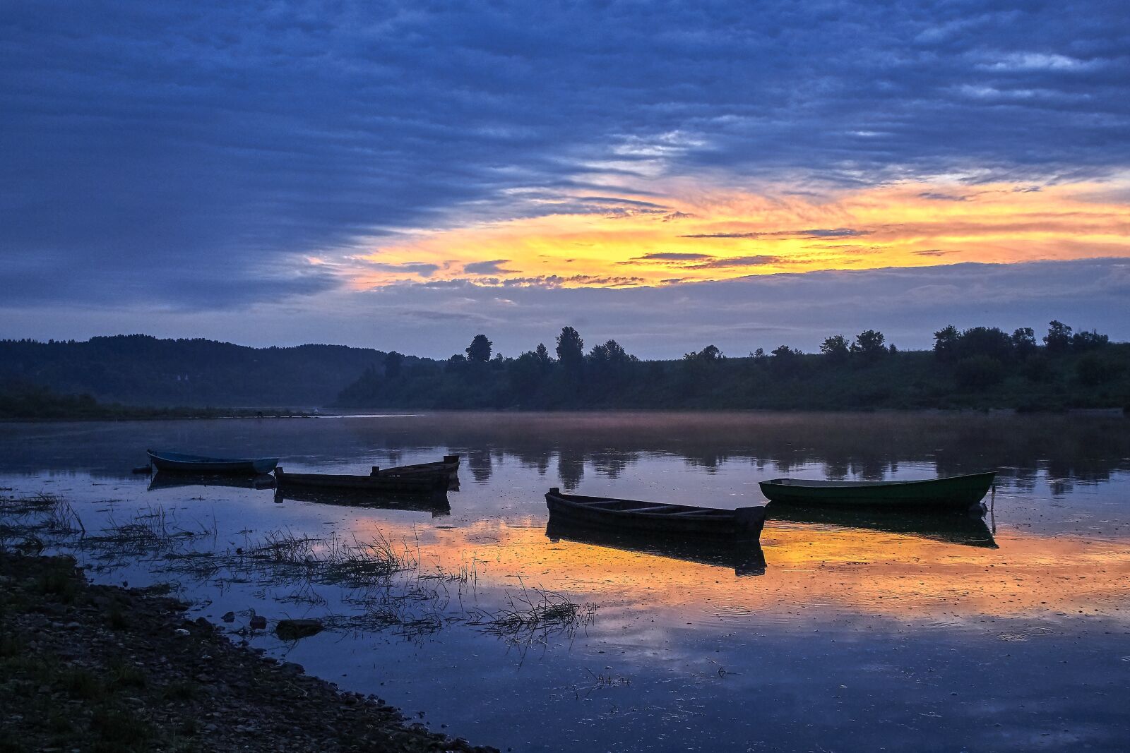 Canon EOS 600D (Rebel EOS T3i / EOS Kiss X5) sample photo. Morning, fog, river photography