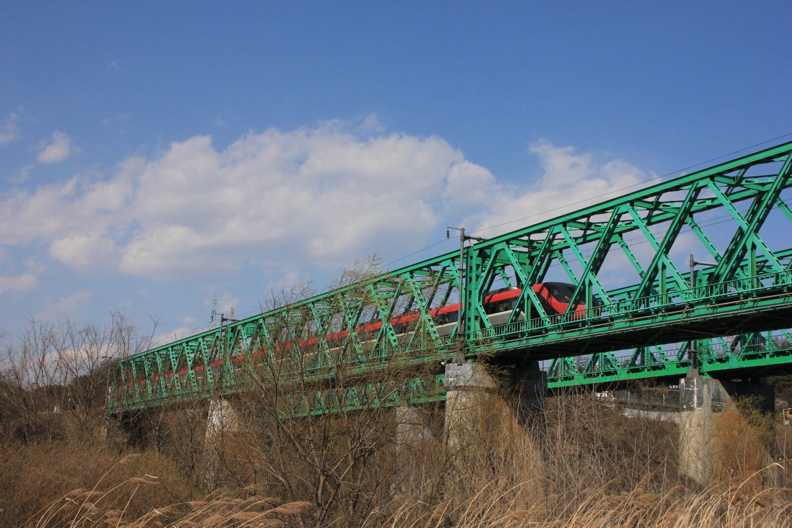Canon EOS 600D (Rebel EOS T3i / EOS Kiss X5) sample photo. Korea, railway, transportation photography