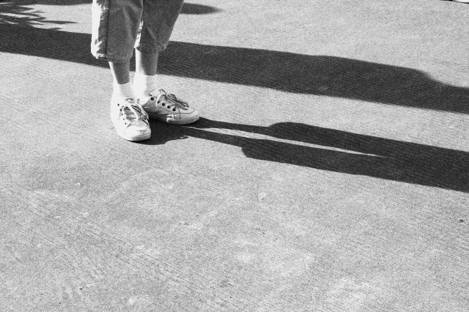 Canon EOS 600D (Rebel EOS T3i / EOS Kiss X5) sample photo. Shoes, black, alone photography