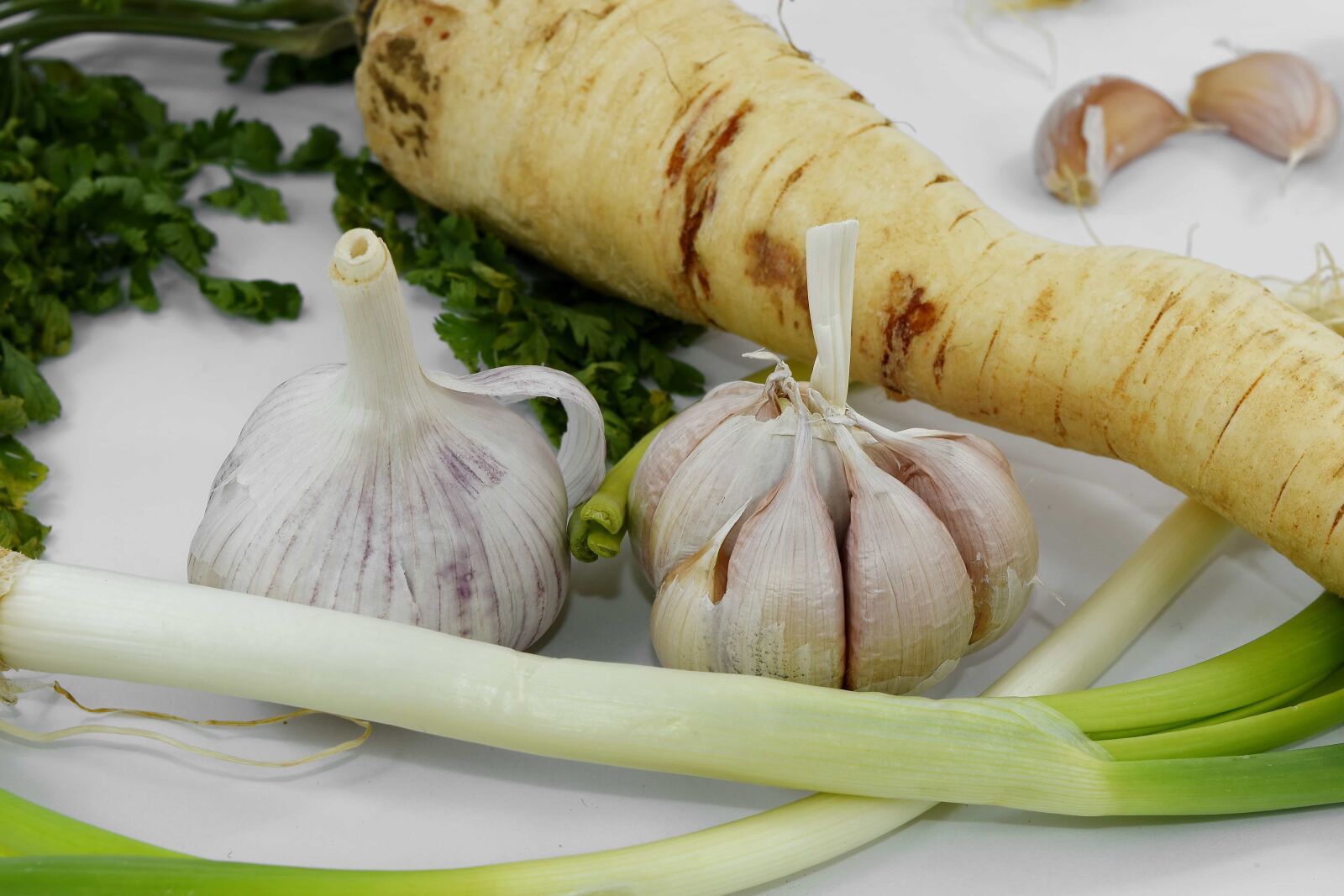 Nikon D5500 sample photo. Parsley, root, ginger, garlic photography