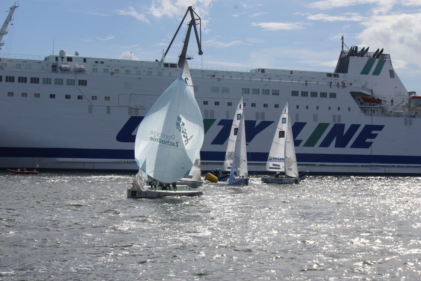 Sony Alpha DSLR-A500 sample photo. Sails, yacht, sea photography