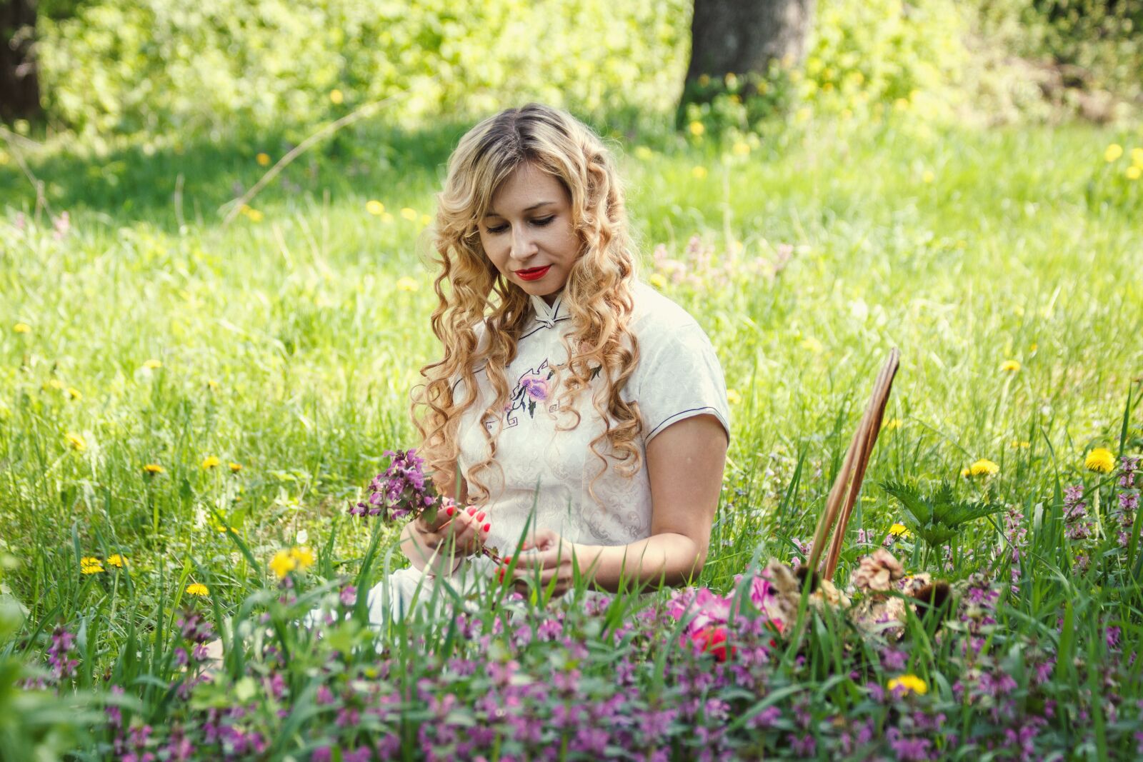 Canon EF 70-300mm F4-5.6 IS USM sample photo. Glade, flowers, basket photography