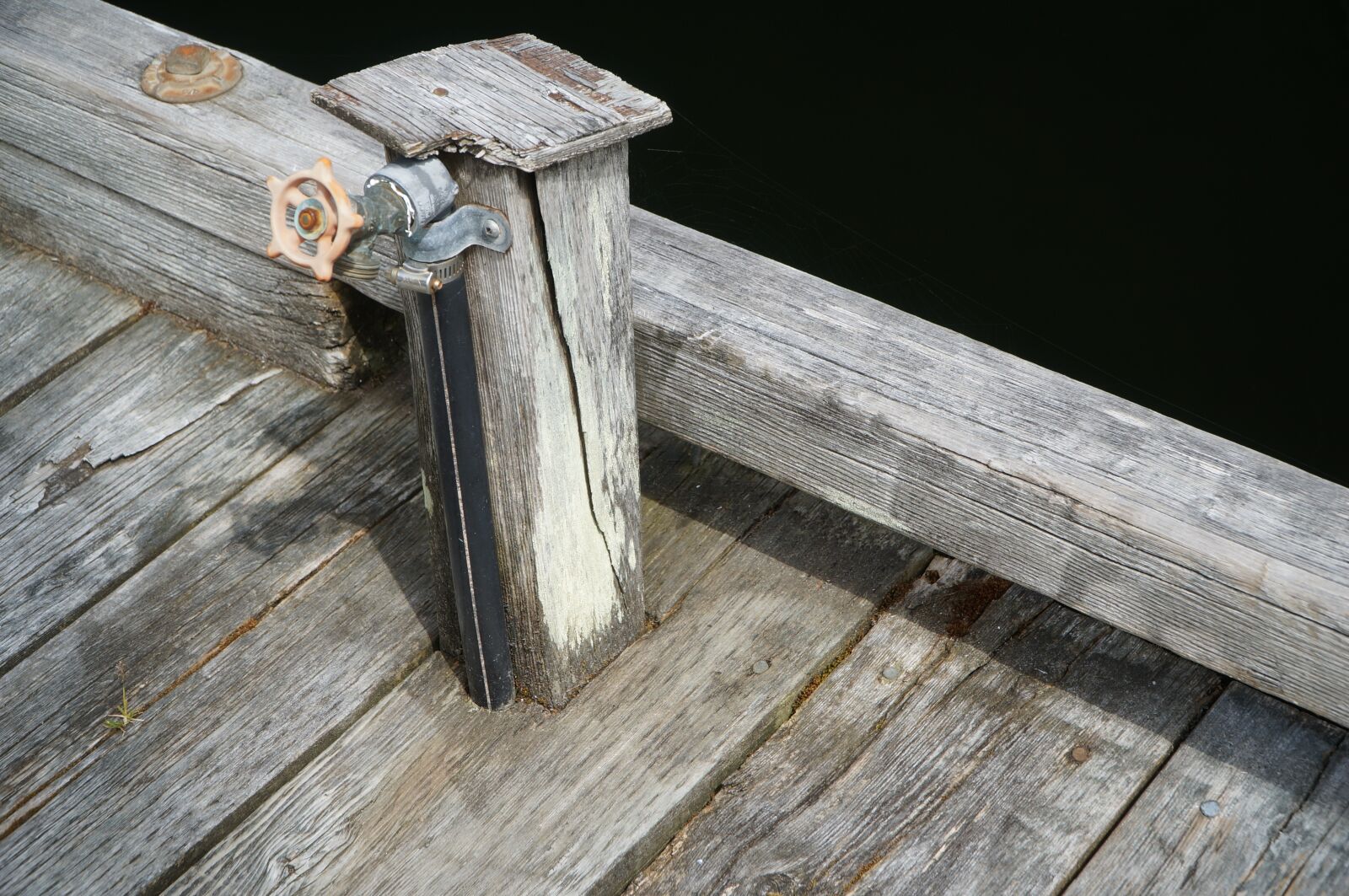 Sony Alpha NEX-6 sample photo. Water, tap, dock photography