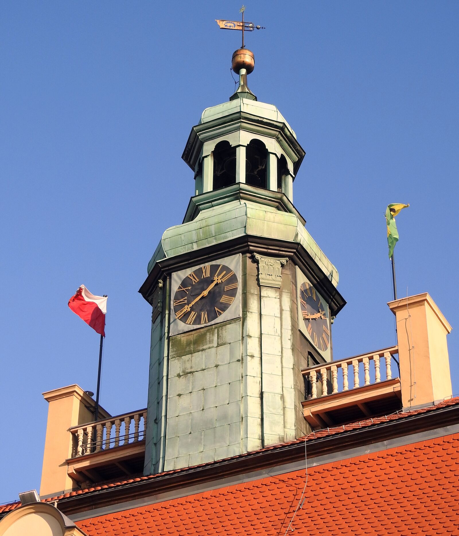 Nikon Coolpix P900 sample photo. The town hall, town photography