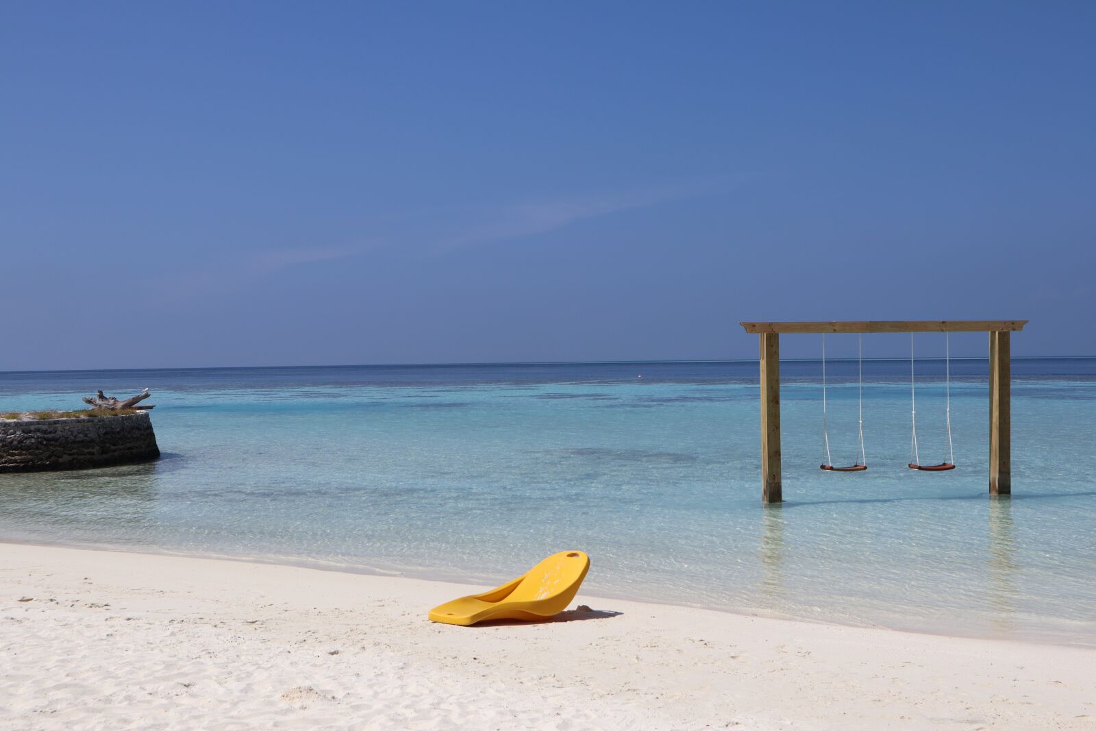 Canon EOS M50 (EOS Kiss M) sample photo. Beach, swing, sea photography