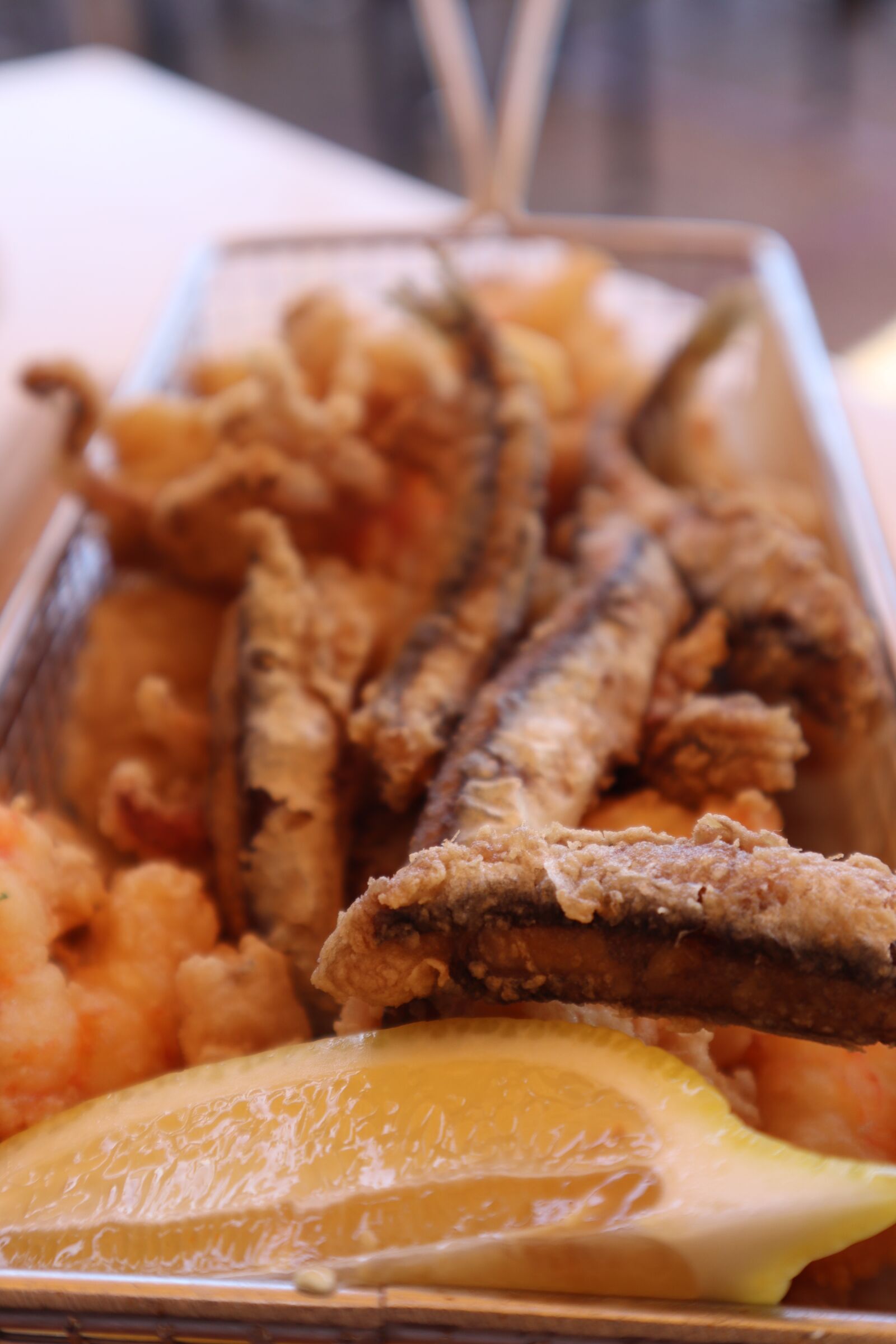 Canon EF-M 15-45mm F3.5-6.3 IS STM sample photo. Fish, lemon, seafood photography
