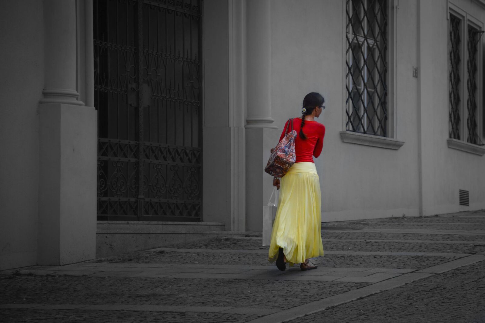Nikon D600 + Nikon AF-S Nikkor 24-85mm F3.5-4.5G ED VR sample photo. Woman, red, yellow photography