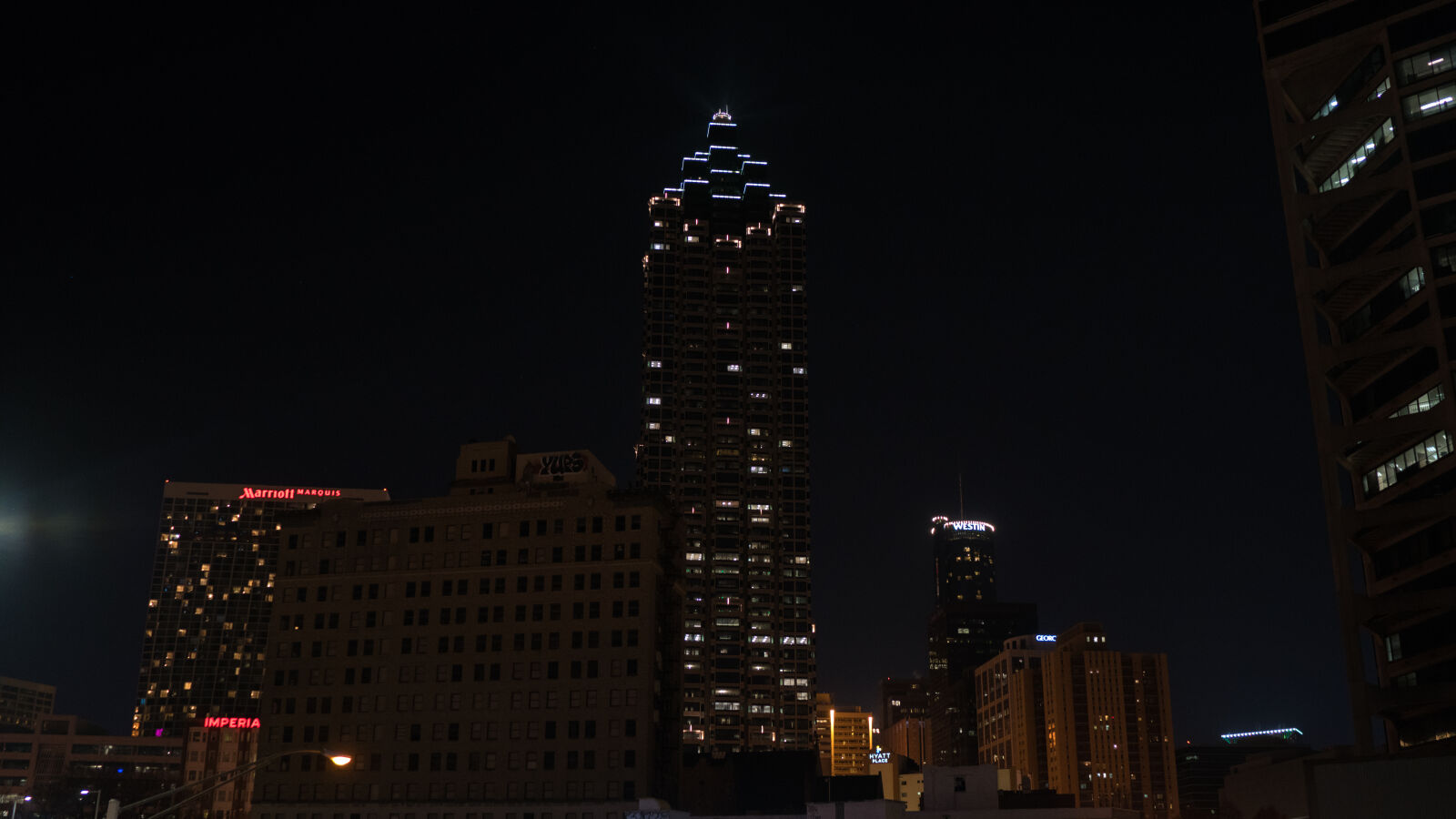 Sony Distagon T* FE 35mm F1.4 ZA sample photo. Atlanta, night, skyline photography