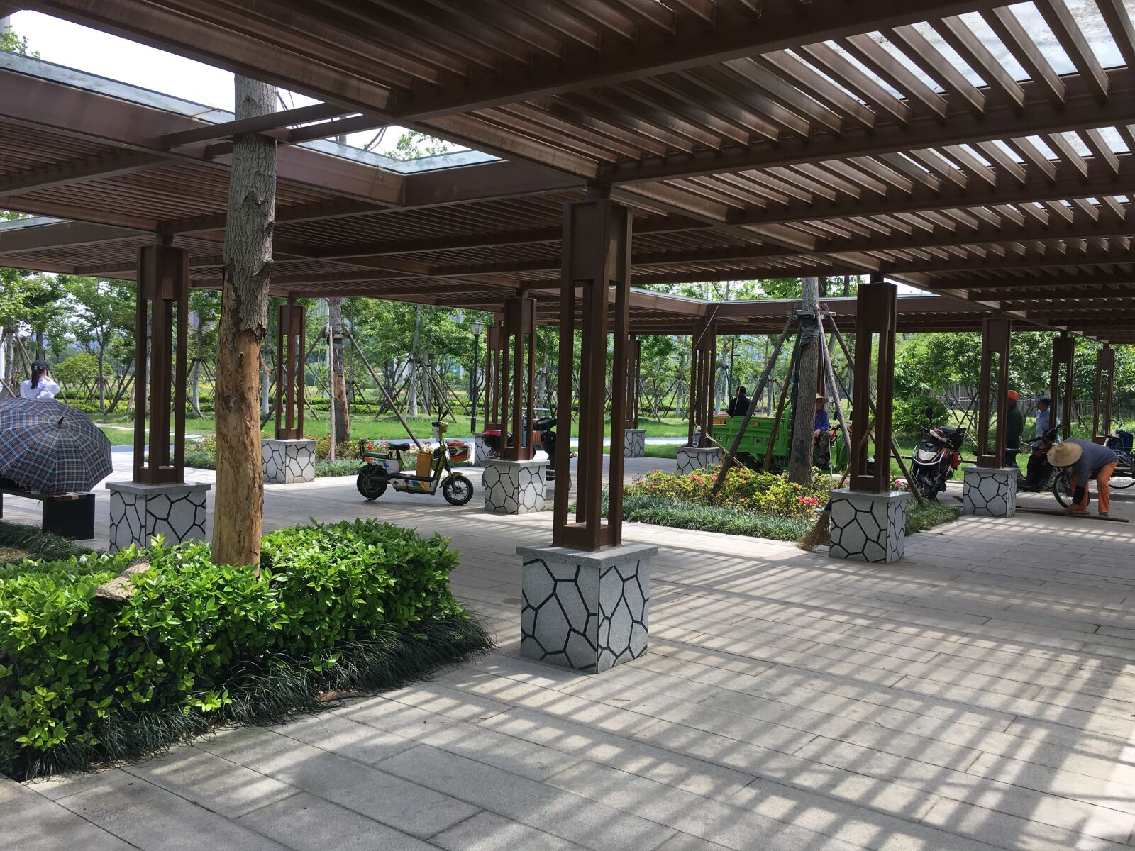 Apple iPhone 6s sample photo. Gallery frame, park, riverside photography
