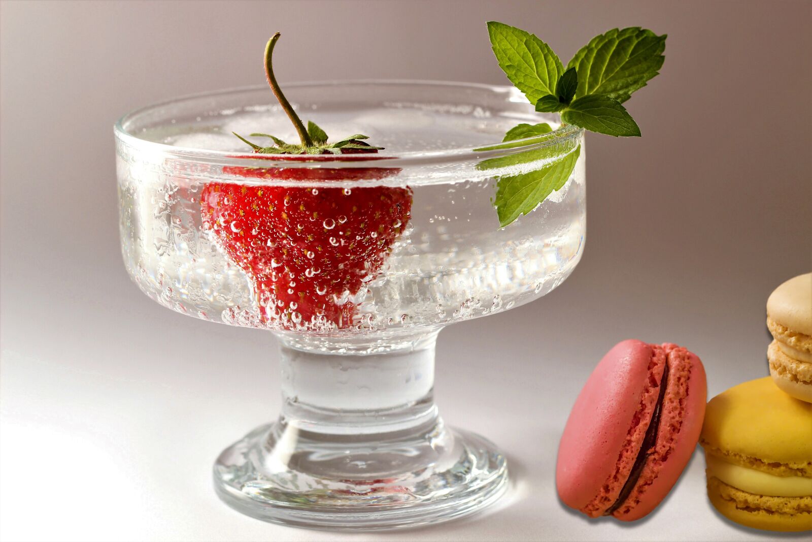 Canon EOS 600D (Rebel EOS T3i / EOS Kiss X5) sample photo. Glass, strawberry, red photography
