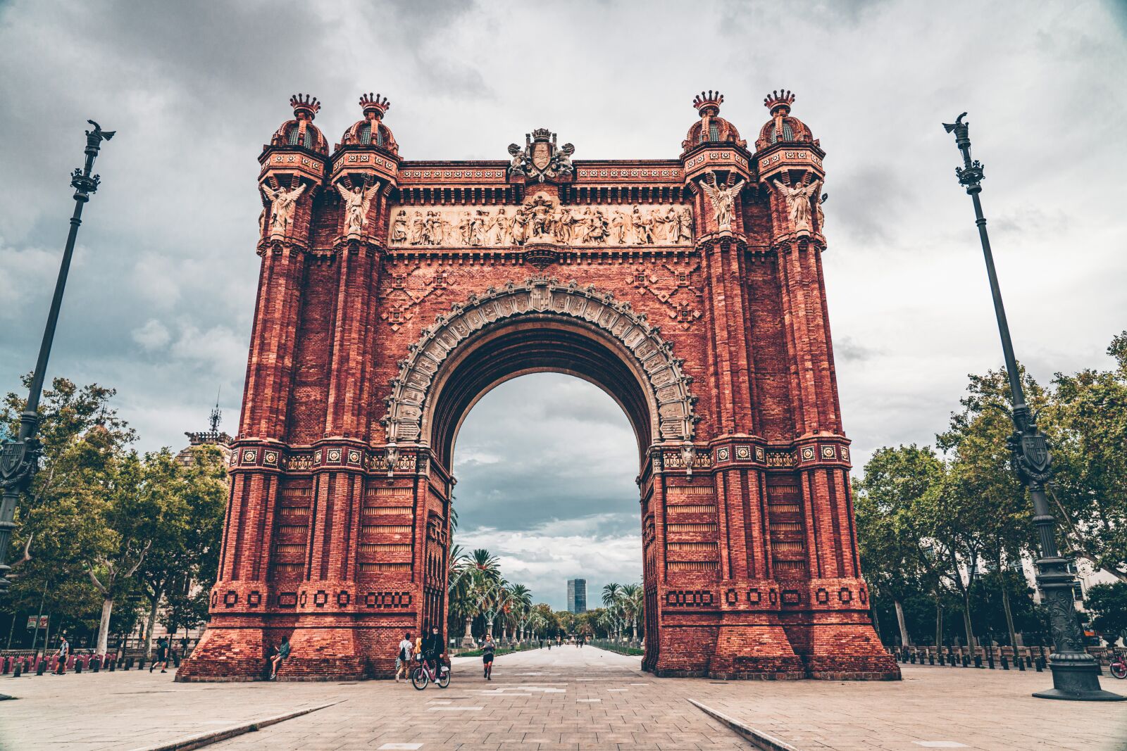 Sony a7R II + Sony FE 24-105mm F4 G OSS sample photo. Arch, structure, triumphal arch photography