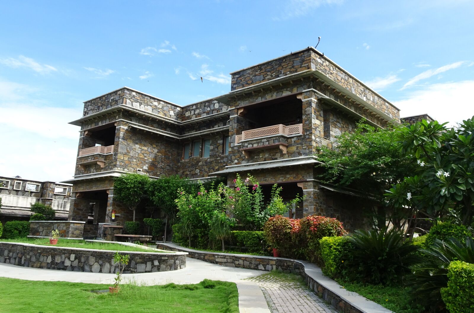 Sony Cyber-shot DSC-HX90V sample photo. Resort, building, vacation photography