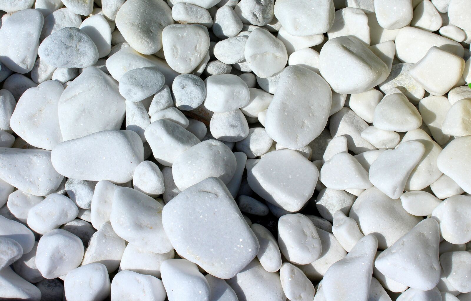 Canon EOS 1200D (EOS Rebel T5 / EOS Kiss X70 / EOS Hi) sample photo. Pebbles, white, batch photography