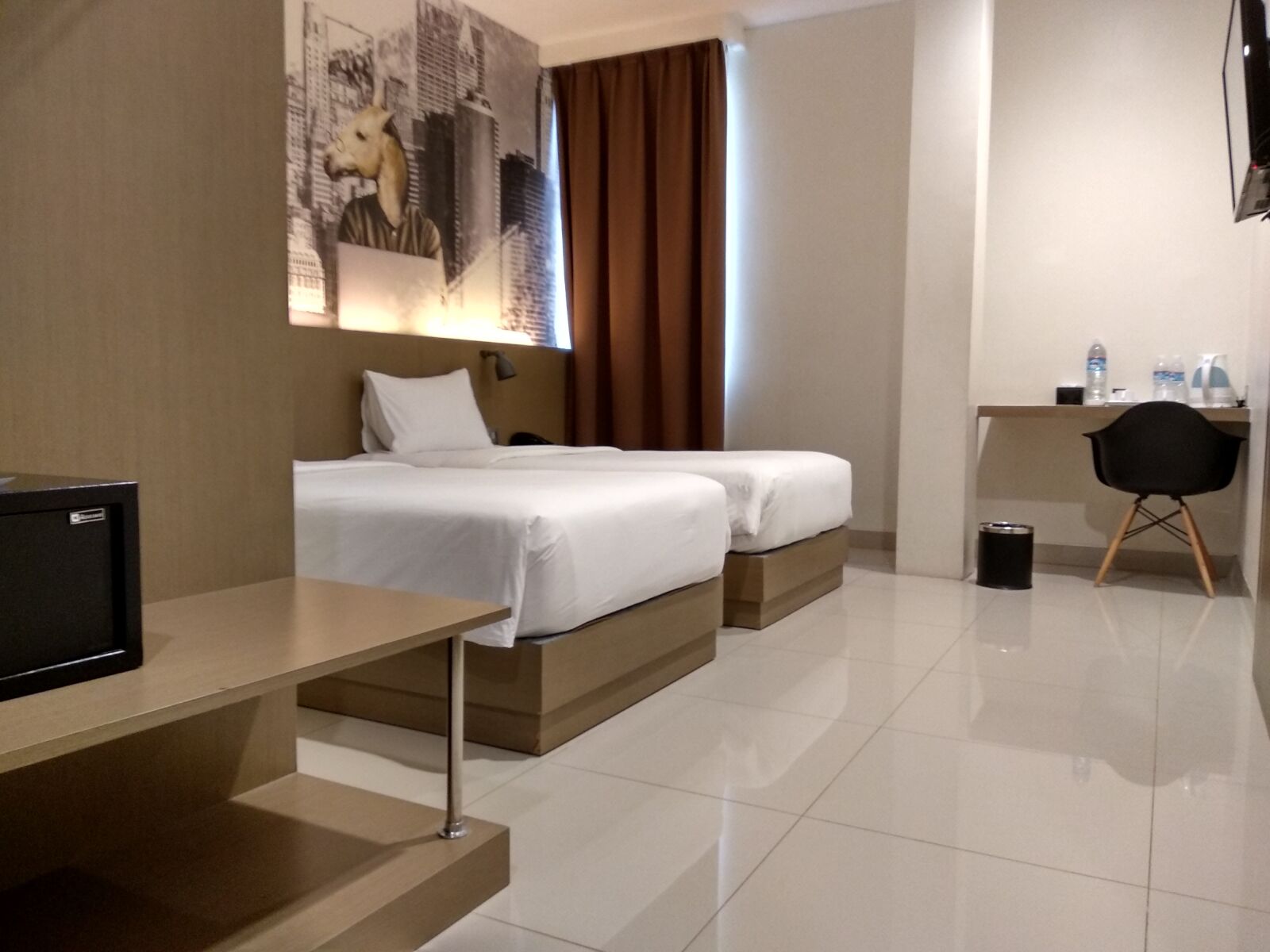 Xiaomi Mi A1 sample photo. Hotel, room, floor photography