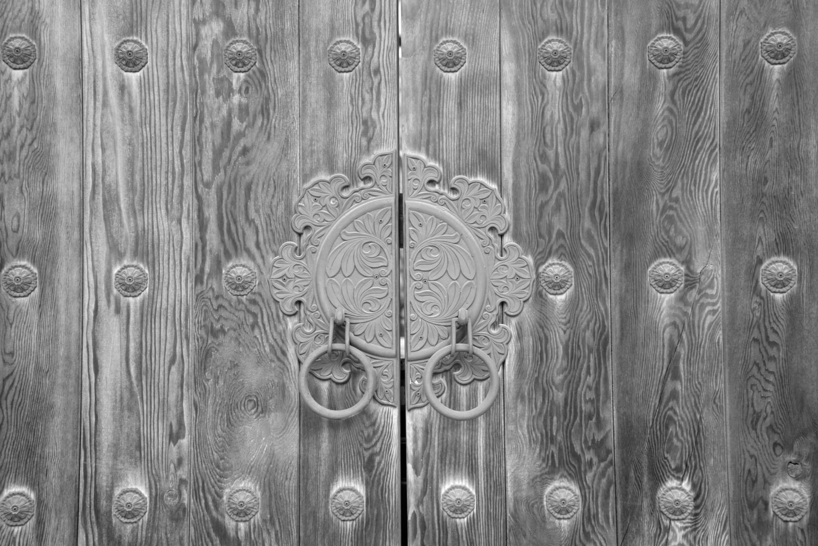 Nikon D610 sample photo. Wood door of korea photography