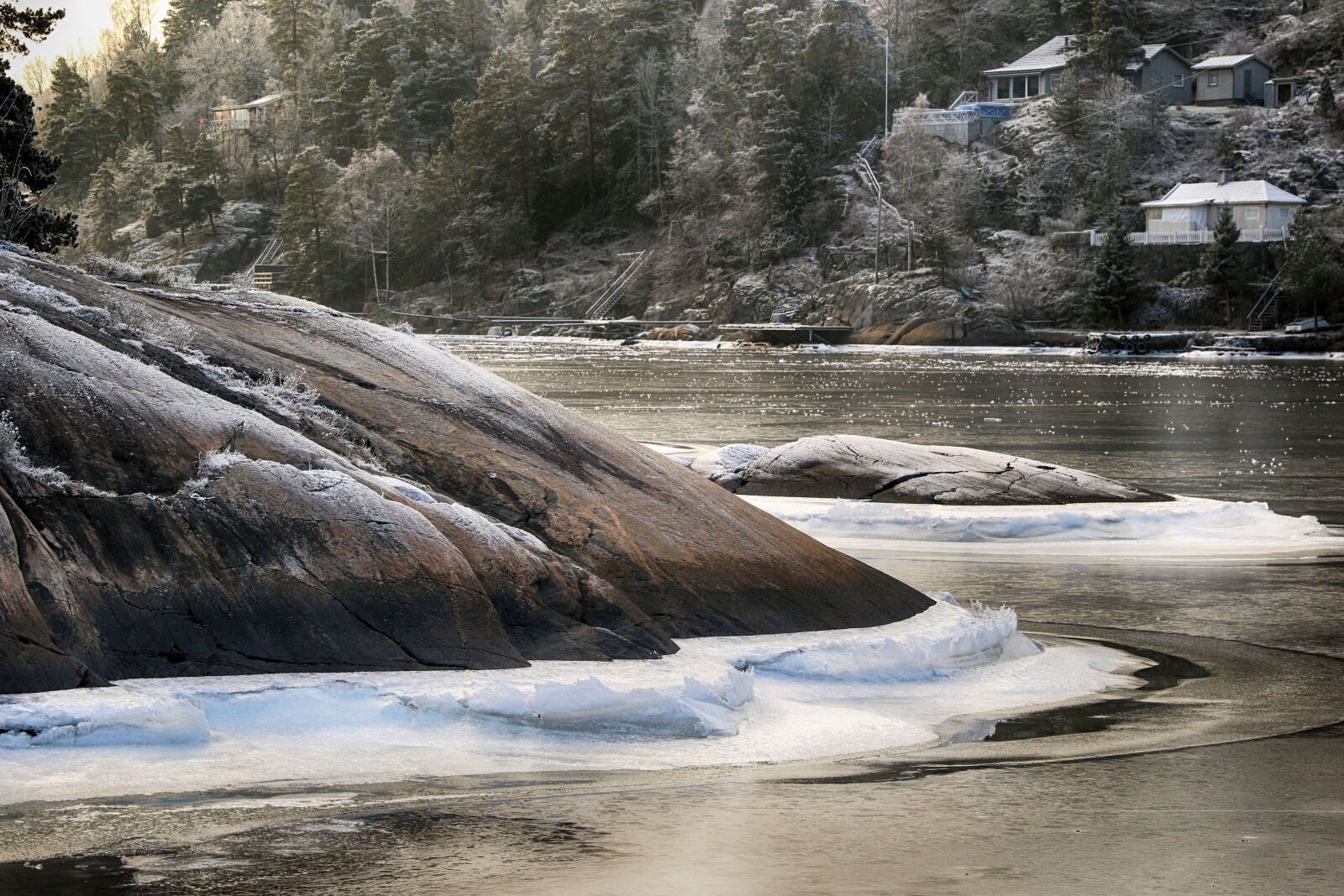 Canon EOS 7D Mark II sample photo. Sea, rocks, frost photography