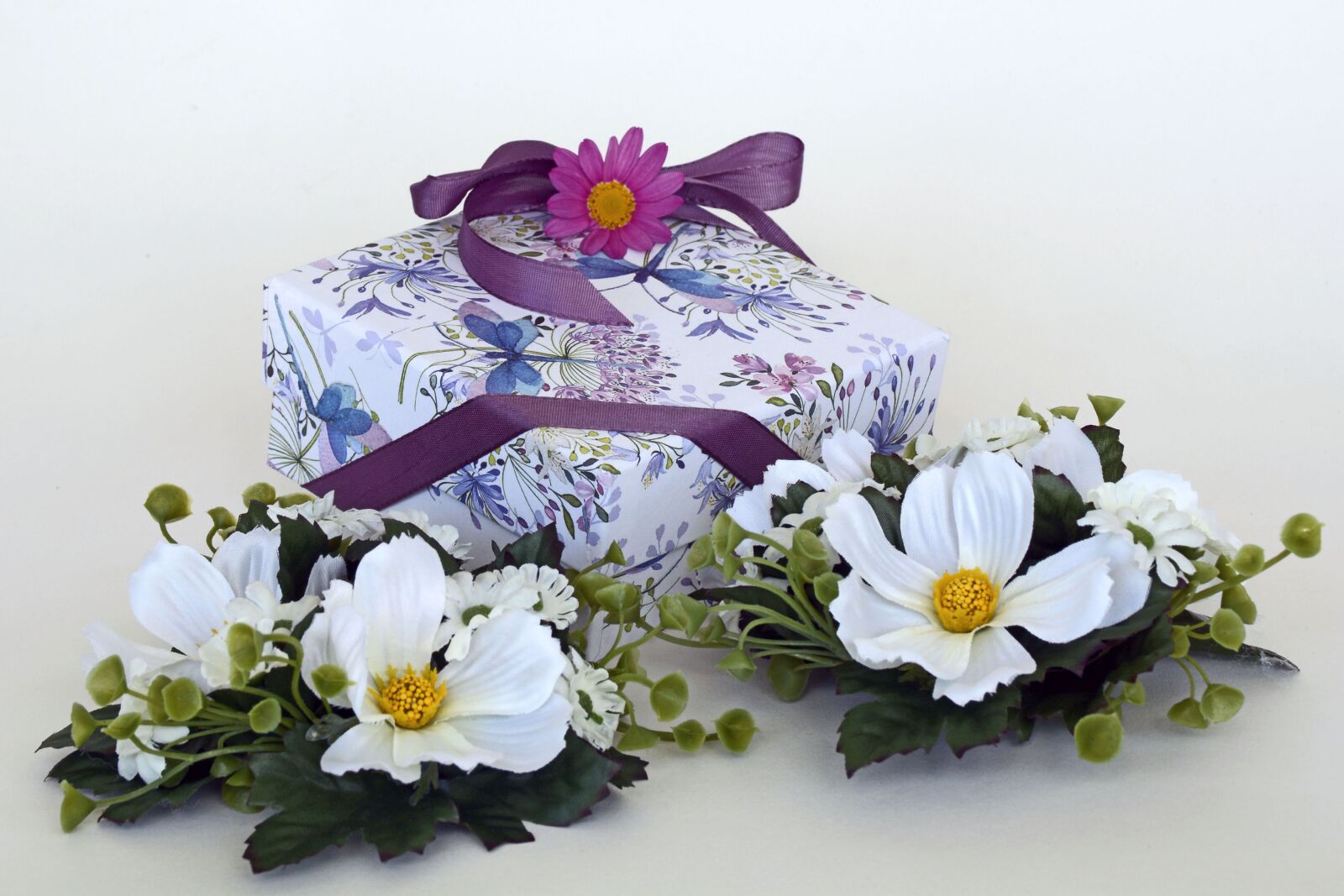 Nikon D7100 sample photo. Gifts, loop, satin ribbon photography