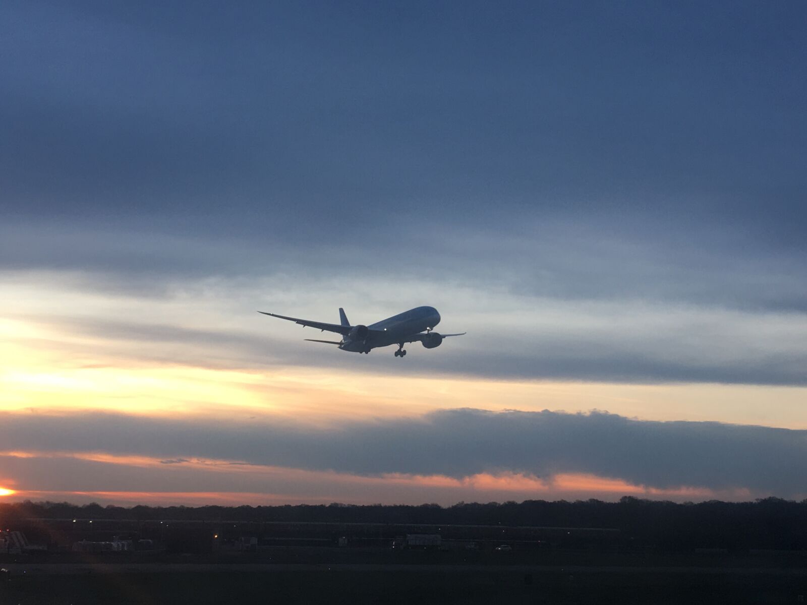 iPhone SE back camera 4.15mm f/2.2 sample photo. Plane, evening, flight photography
