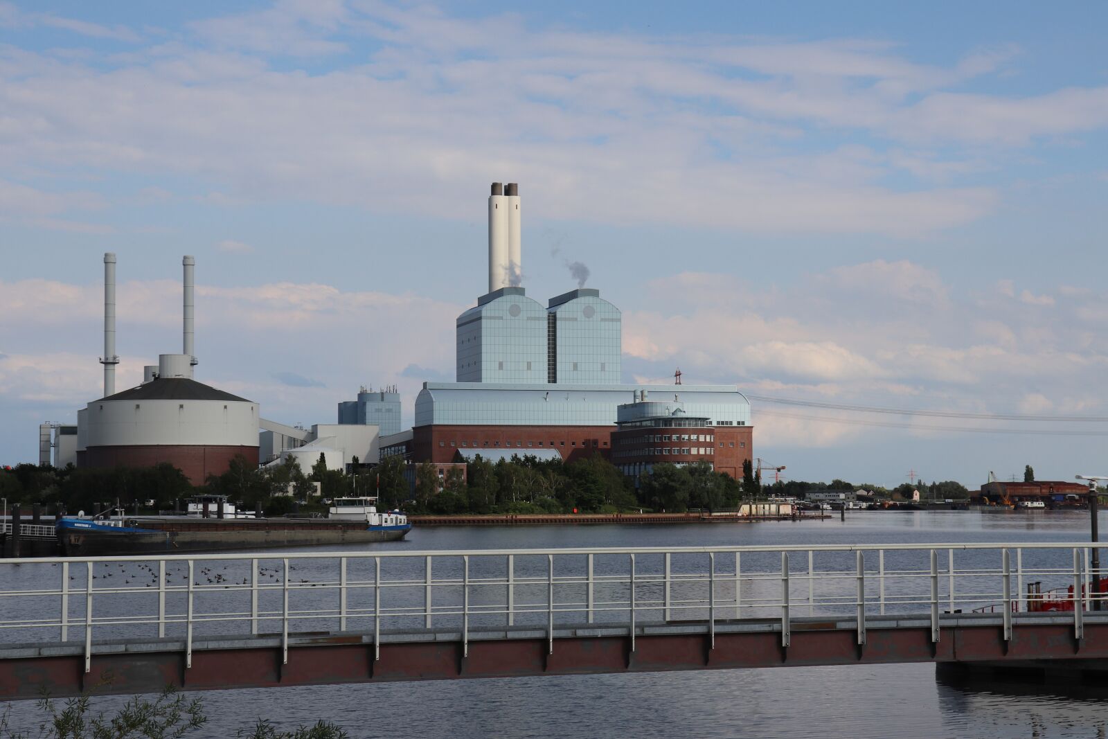 Canon EOS 200D (EOS Rebel SL2 / EOS Kiss X9) sample photo. Electricity, water, energy photography