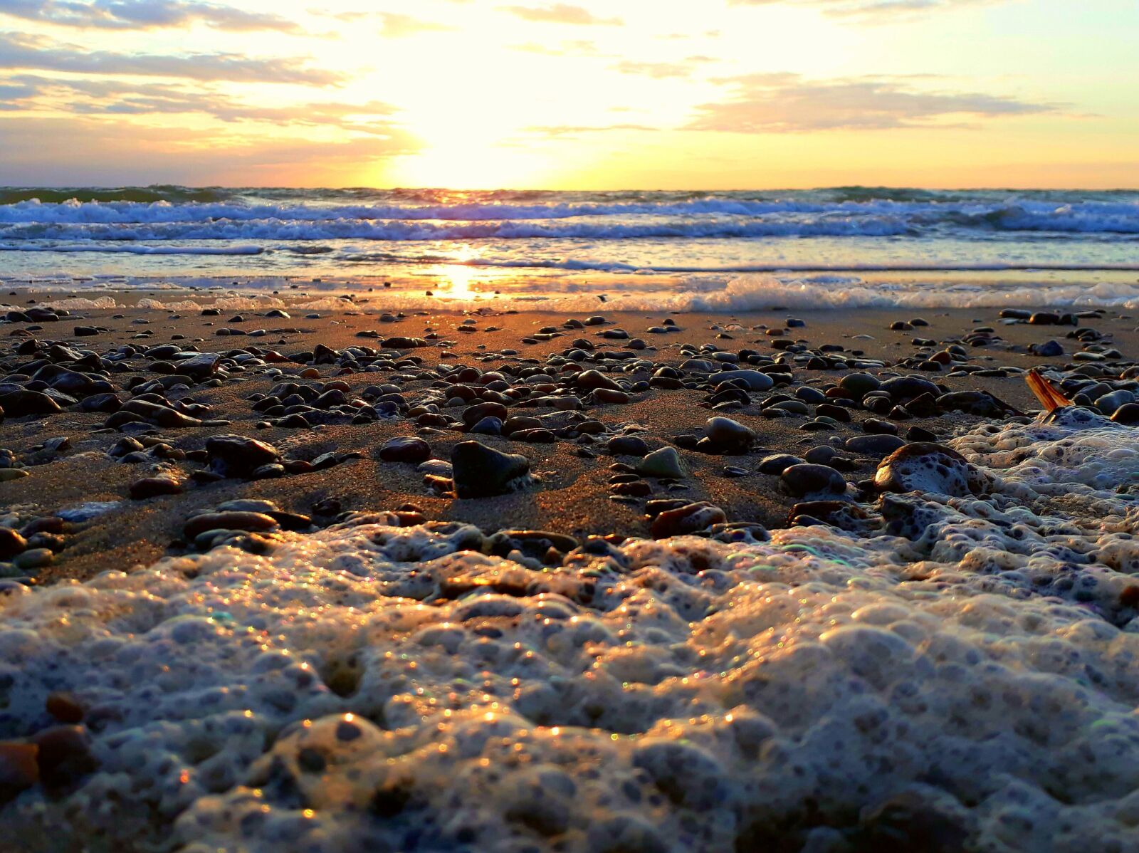 Samsung Galaxy A3(2017) sample photo. Spray, beach, sunset photography