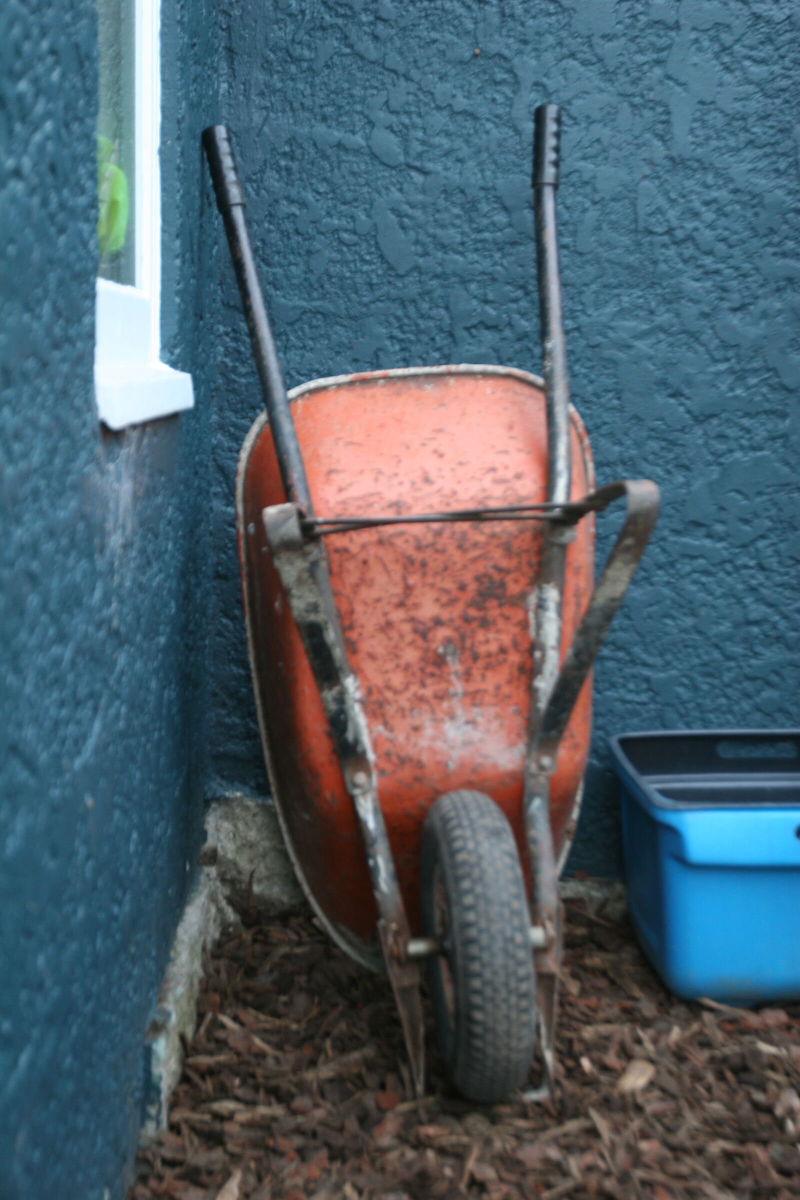 Canon EOS 20D sample photo. Waiting, for, work, wheel photography