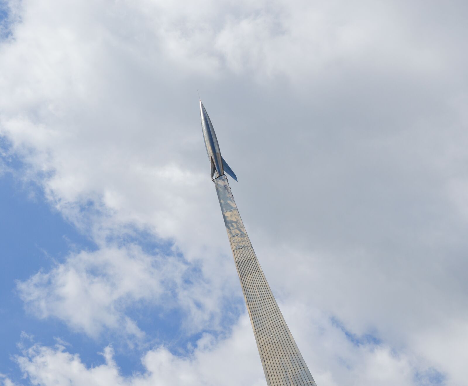 Nikon D3200 sample photo. Conquerors of space monument photography