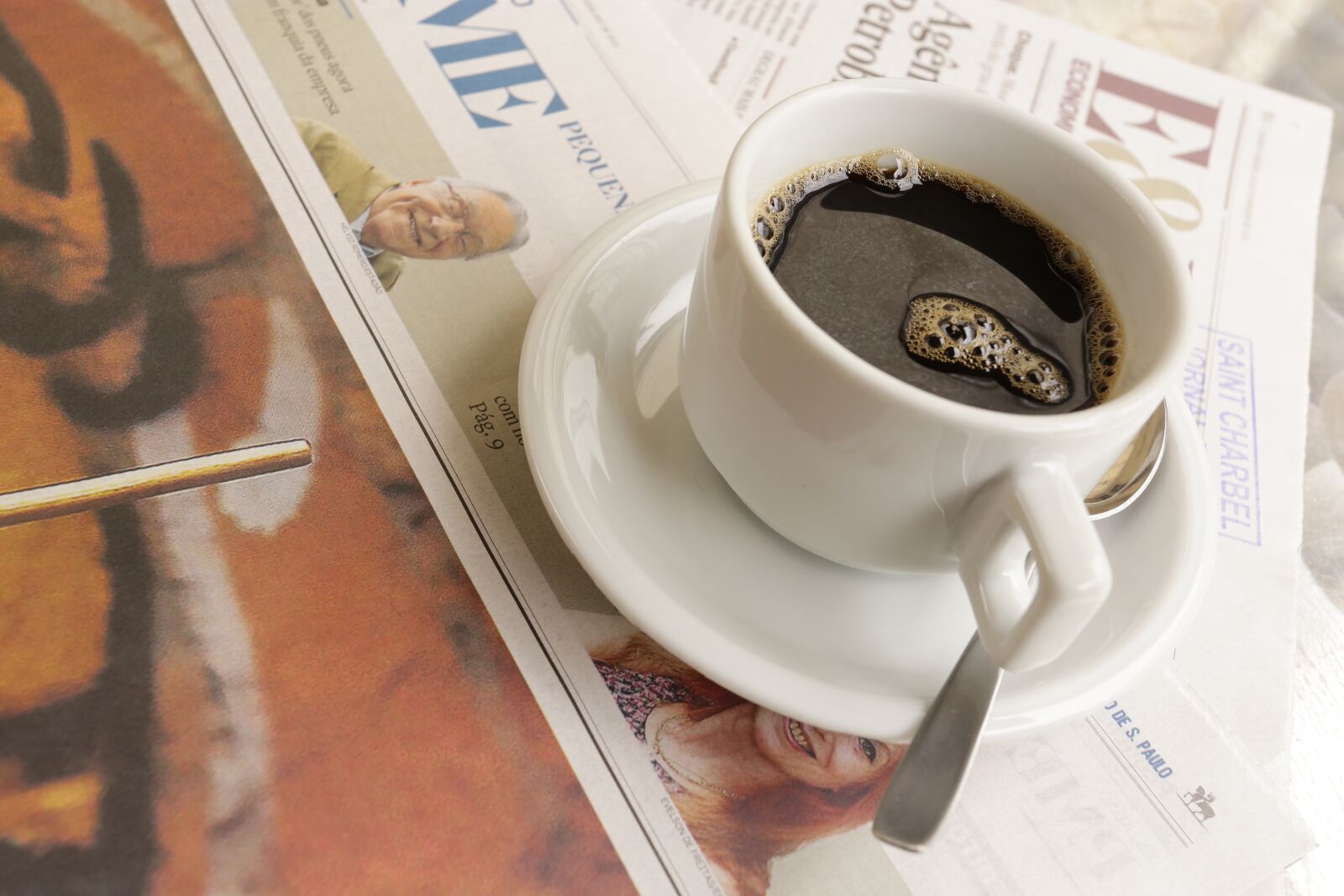 Canon EF 17-40mm F4L USM sample photo. Coffee, newspaper, cup photography