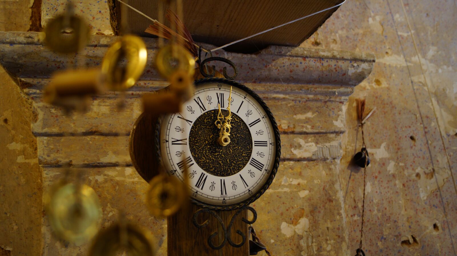 Sony DT 18-55mm F3.5-5.6 SAM II sample photo. Time, clock, prop photography