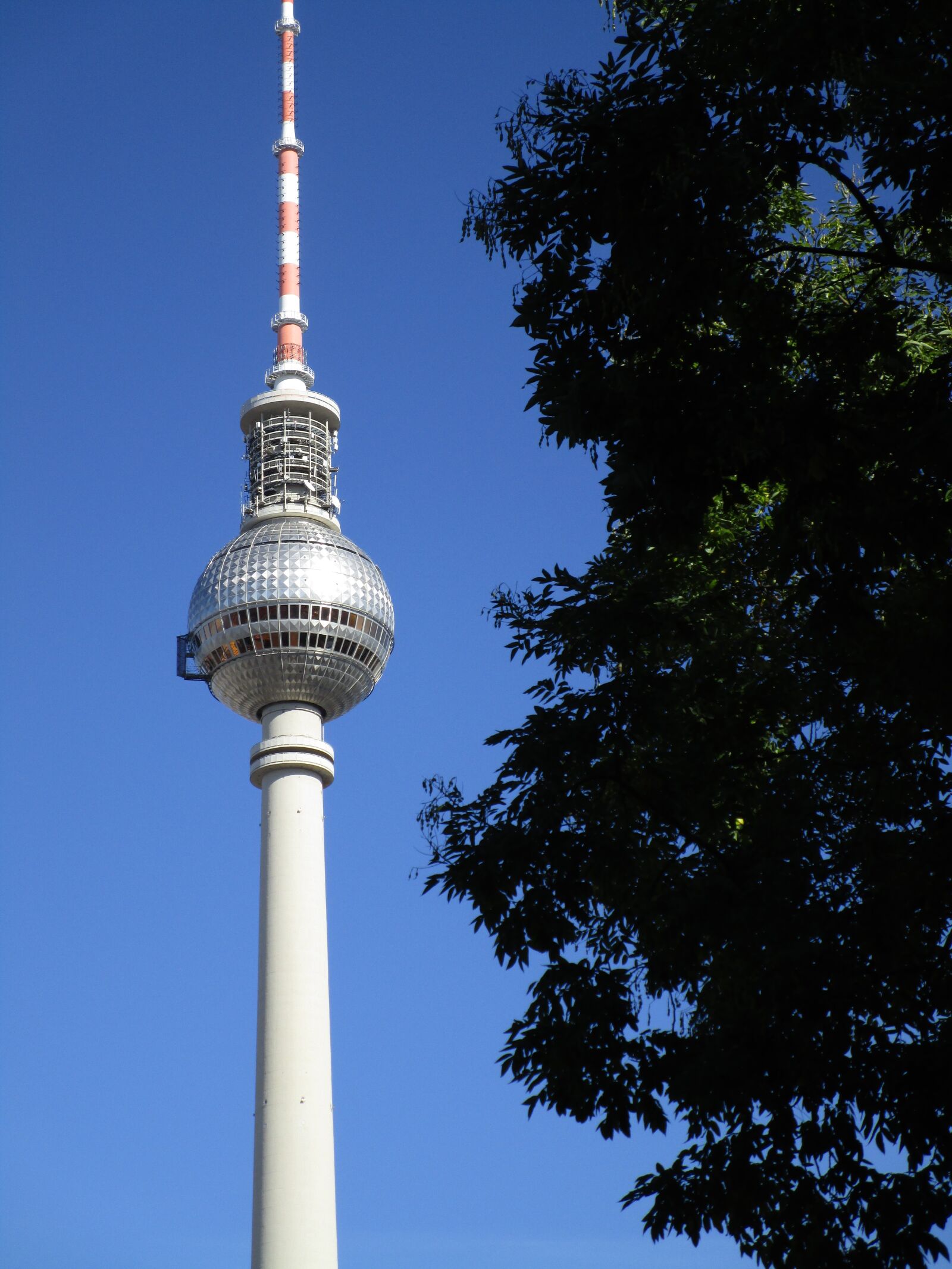 Canon PowerShot ELPH 150 IS (IXUS 155 / IXY 140) sample photo. Berlin, tv tower, alexanderplatz photography