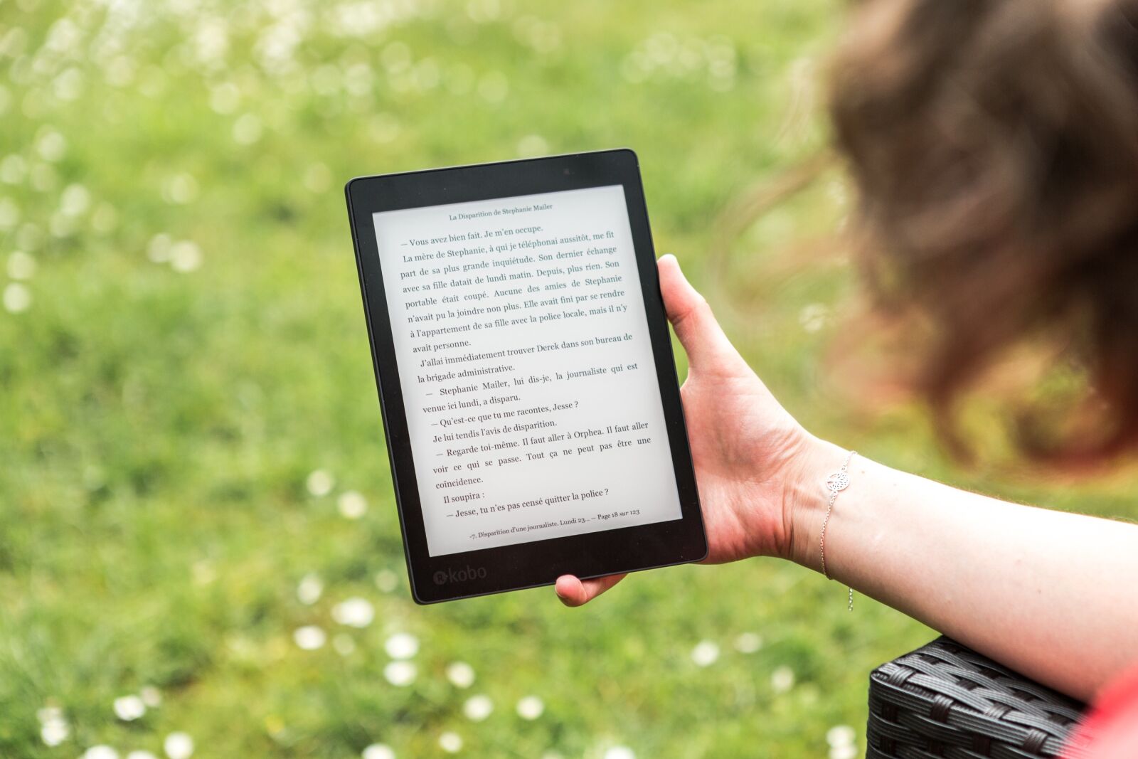 Canon EOS 5D Mark III sample photo. Kobo, tablet, reading light photography