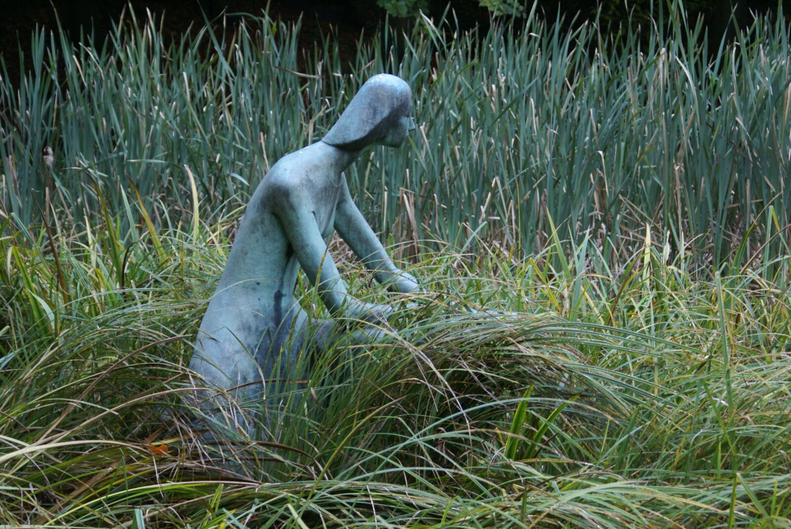 Sony Alpha DSLR-A100 sample photo. Bronze, statue, figure photography
