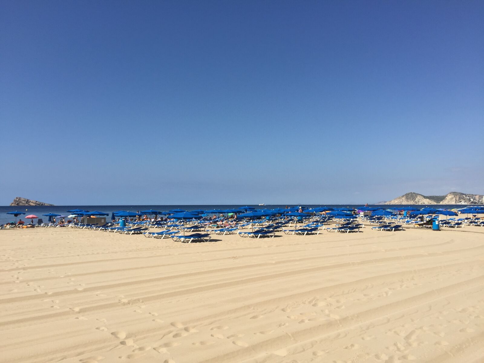 Apple iPhone 6 sample photo. Benidorm, sunbeds, beach photography