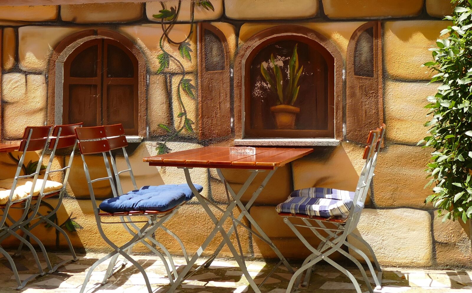 Panasonic Lumix DMC-FZ1000 sample photo. Gartenlokal, gastronomy, ambience photography
