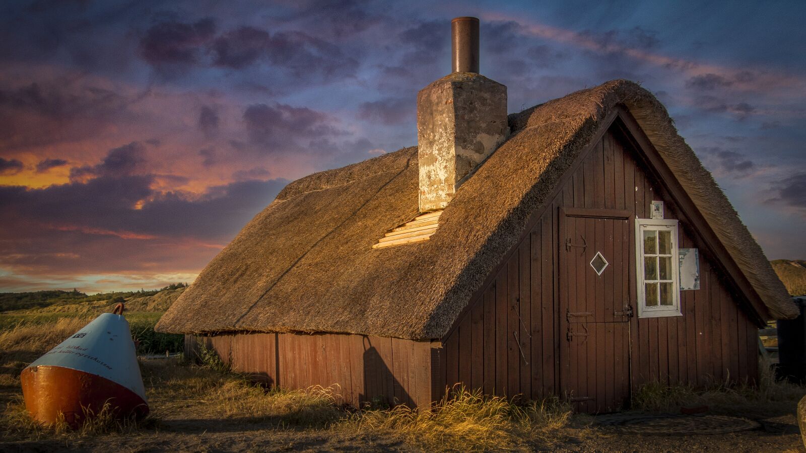 Canon EOS 70D sample photo. Boathouse, house, clouds photography