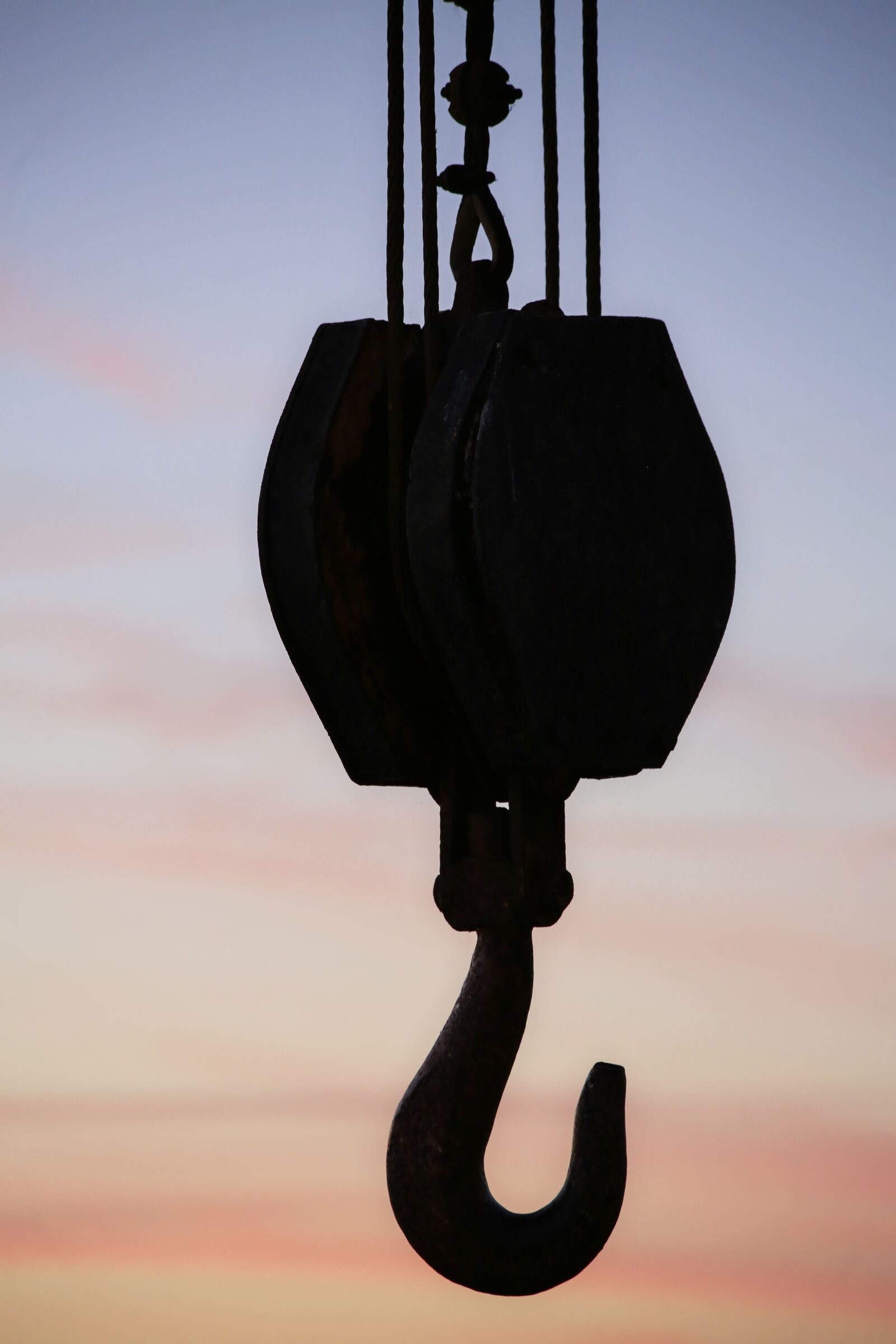 Canon EF 70-300mm F4-5.6 IS USM sample photo. Crane, pulley, machine photography