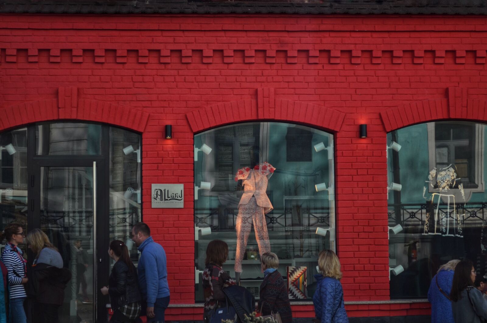 Nikon D5100 sample photo. People, shop, megalopolis photography