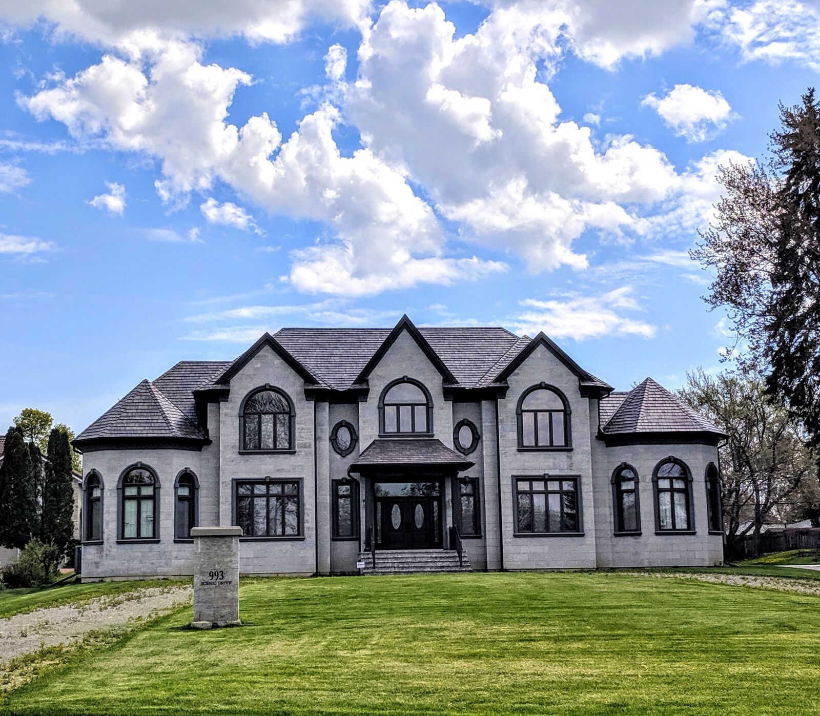 Google Pixel sample photo. Mansion, house, architecture photography